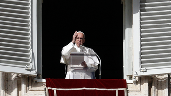 Pope holds minute of silence for Egypt mosque attack victims