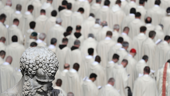 Pope focuses on reconciliation in Mass dedicated to mercy