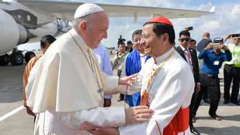 Pope meets Suu Kyi on Myanmar refugee crisis amid UN outcry