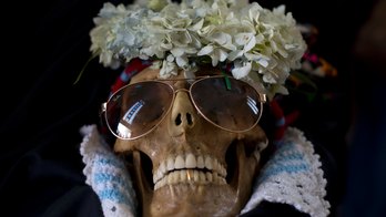 AP PHOTOS: Bolivians pay homage to skulls in annual festival
