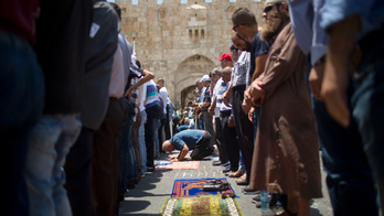 Palestinians clash with Israel police at Jerusalem holy site