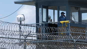 Arkansas inmates snatch keys, take control of part of prison