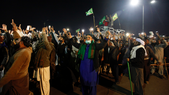 Pakistan law minister resigns, ceding to Islamists' demand