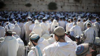 In about face, Israel freezes Western Wall mixed prayer plan