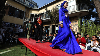 Kabul catwalk: Afghan models show off traditional clothing