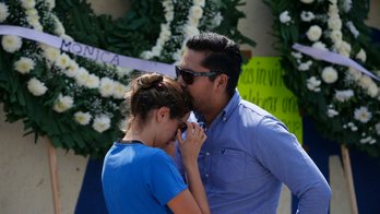 Mexico commemorates victims of deadly quakes