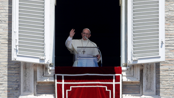 Pope presses for talks on Yemen amid humanitarian crisis