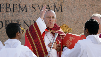 Pope visits retired pontiff after doctored letter scandal