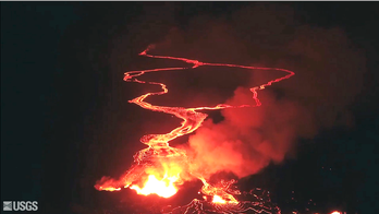Volcanic ash swamps Hawaii school, turning tennis court gray