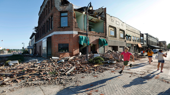 Volunteers provide food, care in wake of Iowa tornadoes