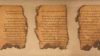 Scrolling through the Dead Sea Scrolls online