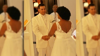 Mississippi couple hosts strangers' wedding inside their home after nuptials are rained out