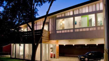 A Translucent Modern Masterpiece in Austin Goes on the Market for $1 Million