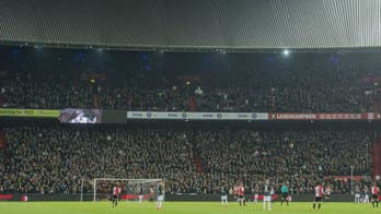 Feyenoord halt match in 14th minute for touching Cruyff tribute