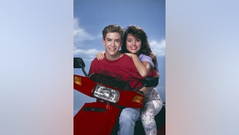 'Saved by the Bell' actor recalls kiss between Mark-Paul Gosselaar and Tiffani Thiessen