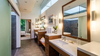 Sparkling Inside and Out, a Glass House Shines in Menlo Park