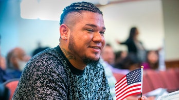 Seattle Mariners hurler Felix Hernandez becomes US citizen