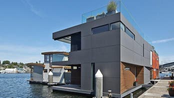 Modern Design Fans, This $3.2M Houseboat in Seattle Will Float Your Boat