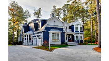 Pergola's pump up curb appeal