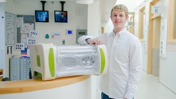 UK designer builds low-cost, inflatable baby incubator