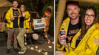 'Jurassic Park'-loving couple get engaged on Universal Studios ride, break record
