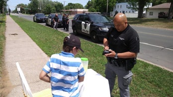 Police officers help out 9-year-old's lemonade stand after he was robbed