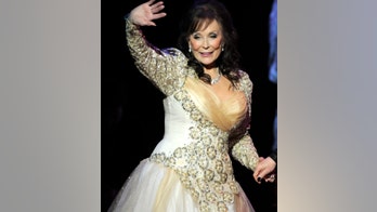 Loretta Lynn cancels Labor Day show after suffering fall