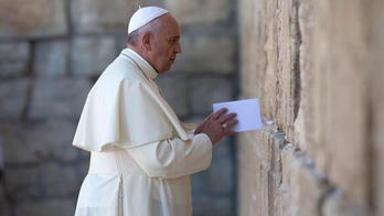 Pope Francis honors victims of Holocaust, terrorism in Israel