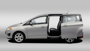 New Ford Minivan Gives Owners Magic Feet
