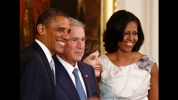 ӣ����Ƶ Poll: 49 percent of voters have favorable view of Bush, 52 percent of Obama