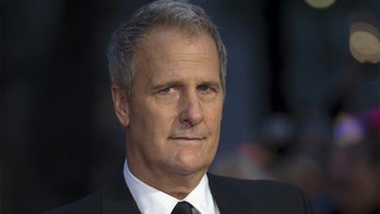 Actor Jeff Daniels says Democrats need a candidate who can 'punch [Trump] in the face'