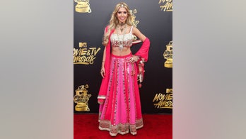 'Teen Mom' Farrah Abraham sparks controversy at MTV Awards with Bollywood-inspired look