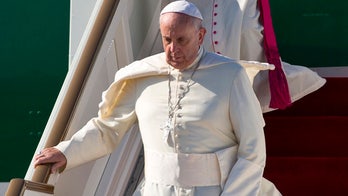 Pope Francis arrives in Sri Lanka for first stop of Asia tour