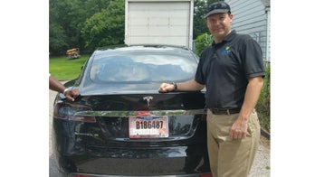 Feds examine how Tesla Autopilot reacts to crossing traffic