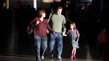 It's not too late for families to grab adjacent seats on Thanksgiving flights