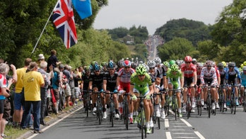 Selfie stupidity: Tour de France fans in danger of causing massive pile-up