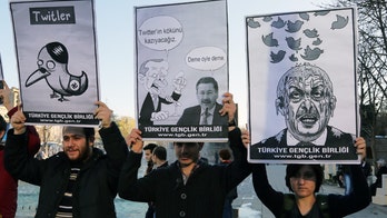 Report: court orders temporary halt to Turkey's Twitter ban