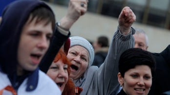 White House announces visa restrictions on Russians