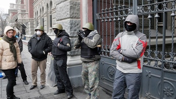 Top GOP senator tells Obama to send 'clear message' to Putin on Ukraine