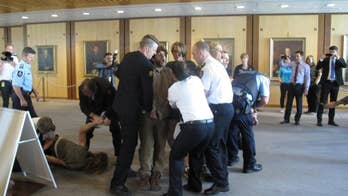 Protesters against Aussie refugee treatment delay Parliament