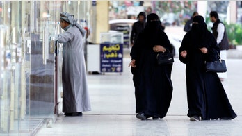 Saudi Arabia should not 'force' women to wear abaya robes, top cleric says