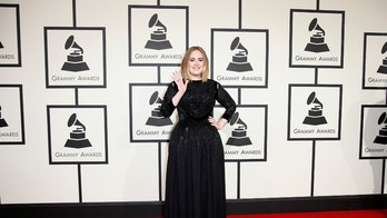 Adele slams people who pressure women to breastfeed