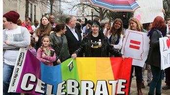 Alabama top justice tells judges not to issue gay marriage licenses