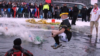 Alaskans dive into 32-degree water in annual polar plunge event
