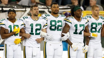 Packers, Bears stand during anthem before NFL game