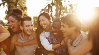 You're More Attractive When You Surround Yourself With Hot Friends, Says Science