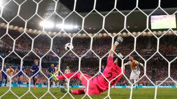 Croatia scores late to stun Spain 2-1 and win Group D