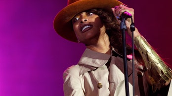 Erykah Badu demands apology from 'Surviving R. Kelly' producer