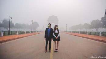 Toxic smog forces couple to wear masks for engagement photos
