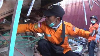 Aid groups descend on Indonesia quake zone; deaths reach 102